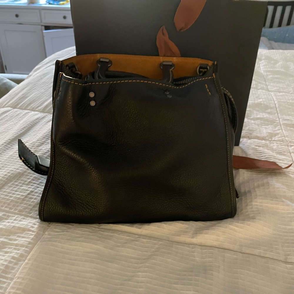 Coach 2017 model leather purse with extra pockets , color dark brown